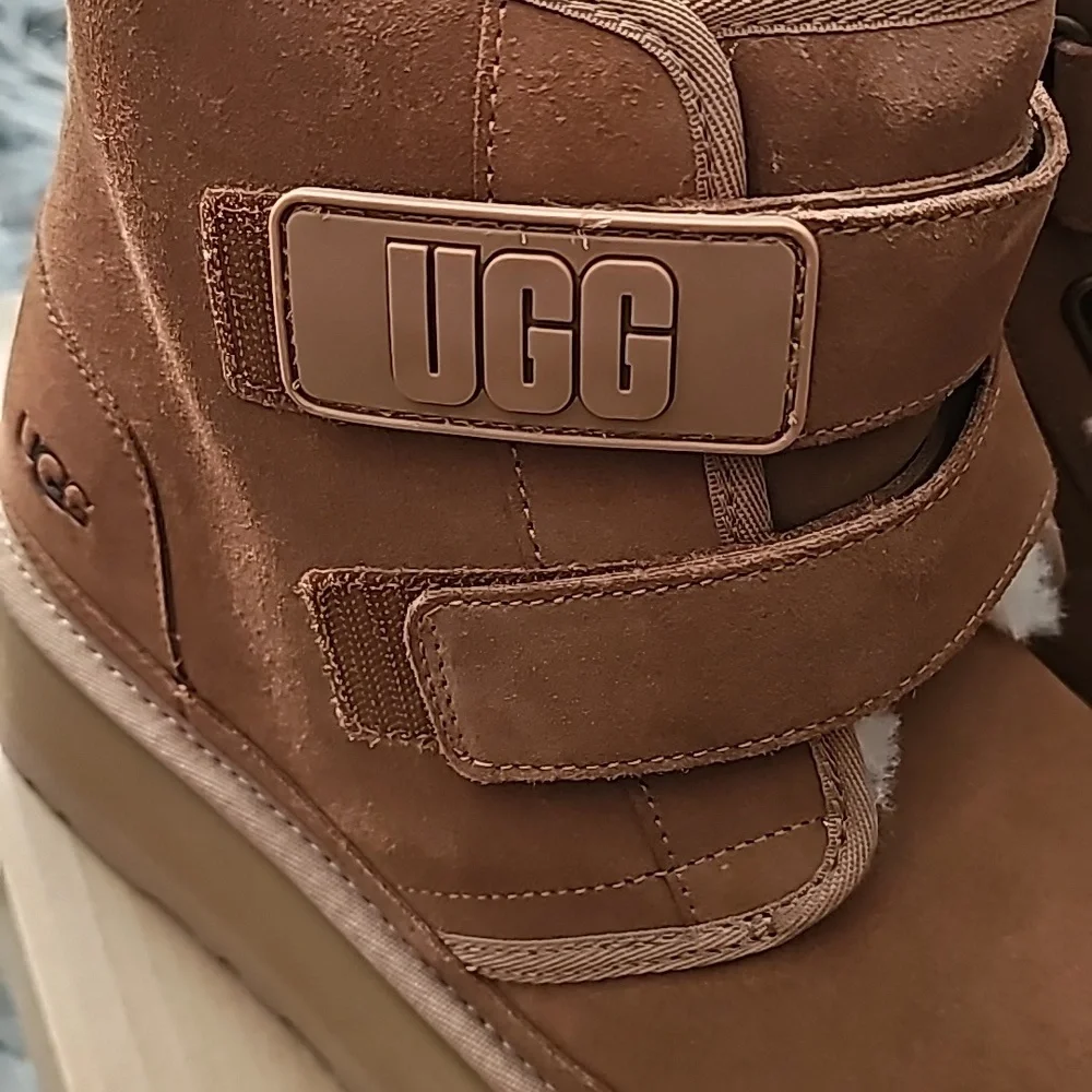 UGG NEUMEL PLATFORM sz 10 womens boots. Brand New in BOX!! Dont Miss Out!♡ Ches!